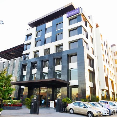 Best Western Premier Almeida Zirakpur Екстериор снимка
