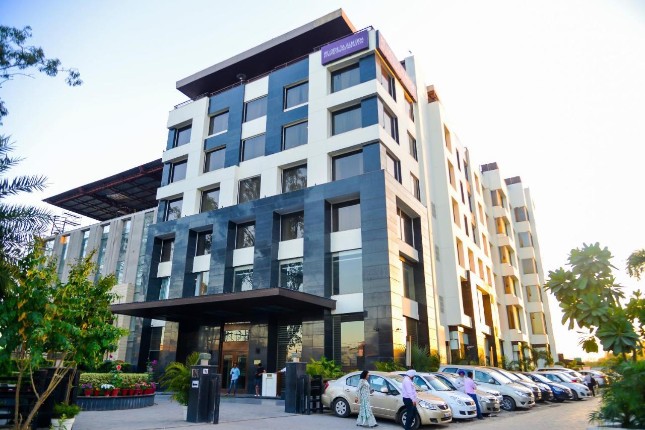 Best Western Premier Almeida Zirakpur Екстериор снимка