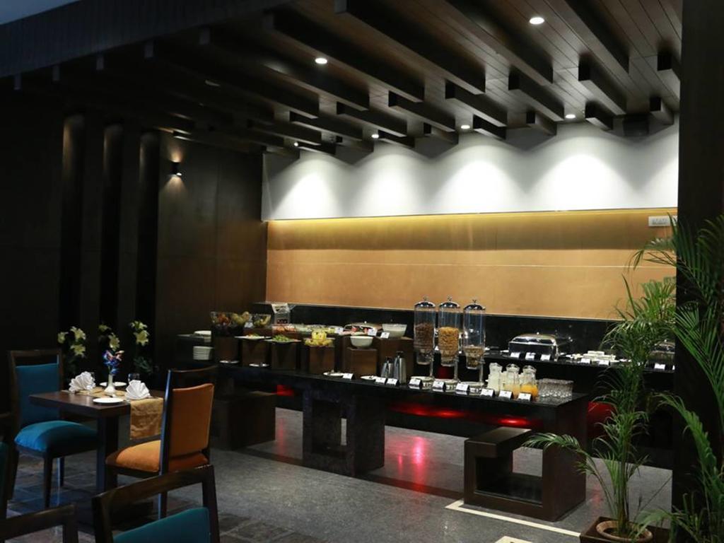 Best Western Premier Almeida Zirakpur Екстериор снимка