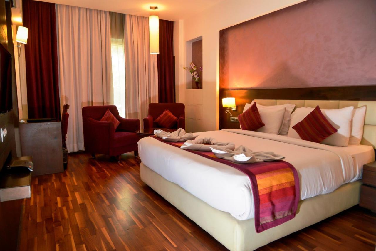 Best Western Premier Almeida Zirakpur Екстериор снимка