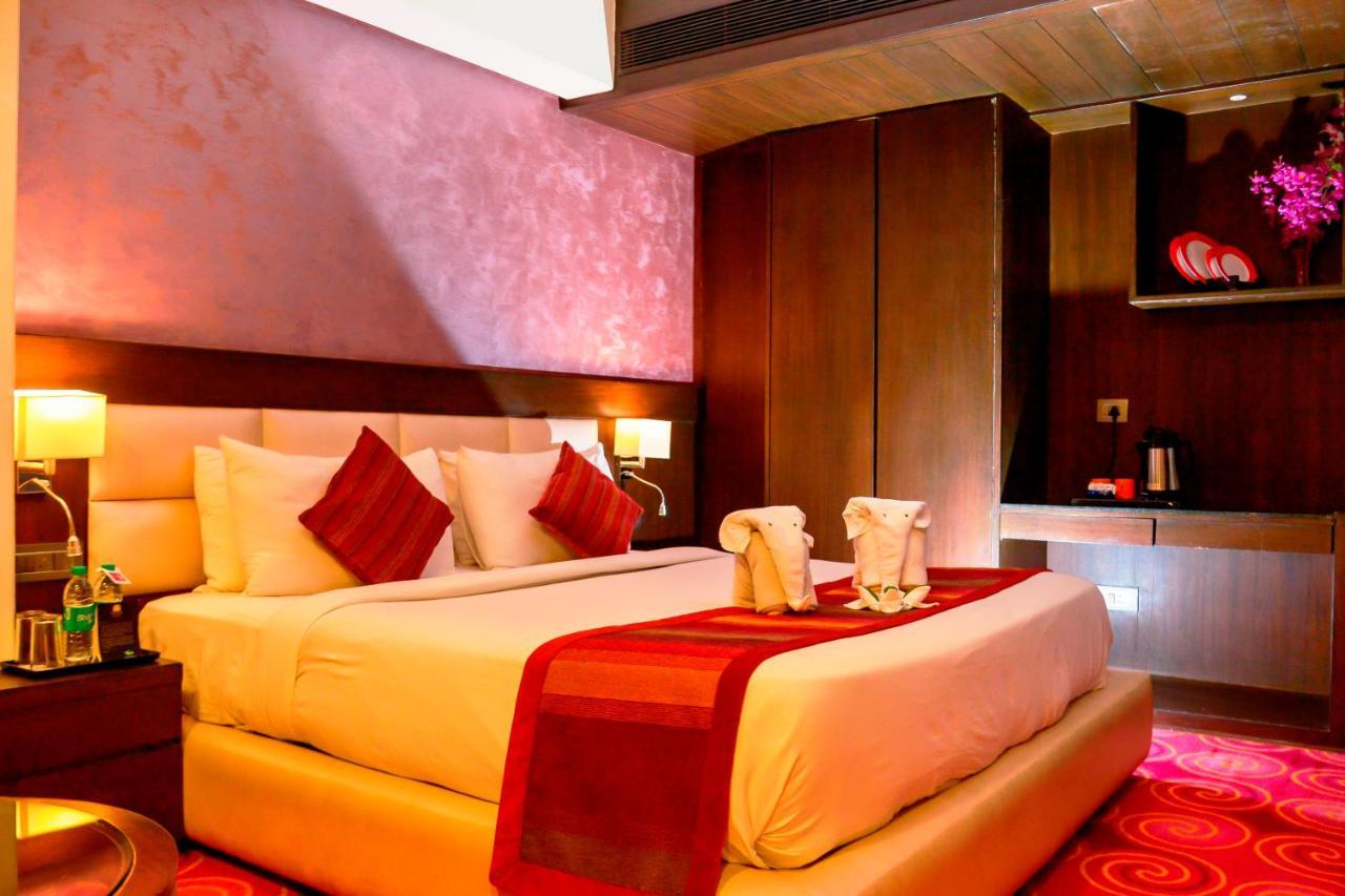Best Western Premier Almeida Zirakpur Екстериор снимка