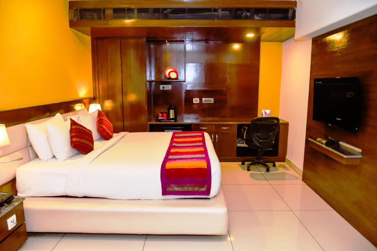 Best Western Premier Almeida Zirakpur Екстериор снимка