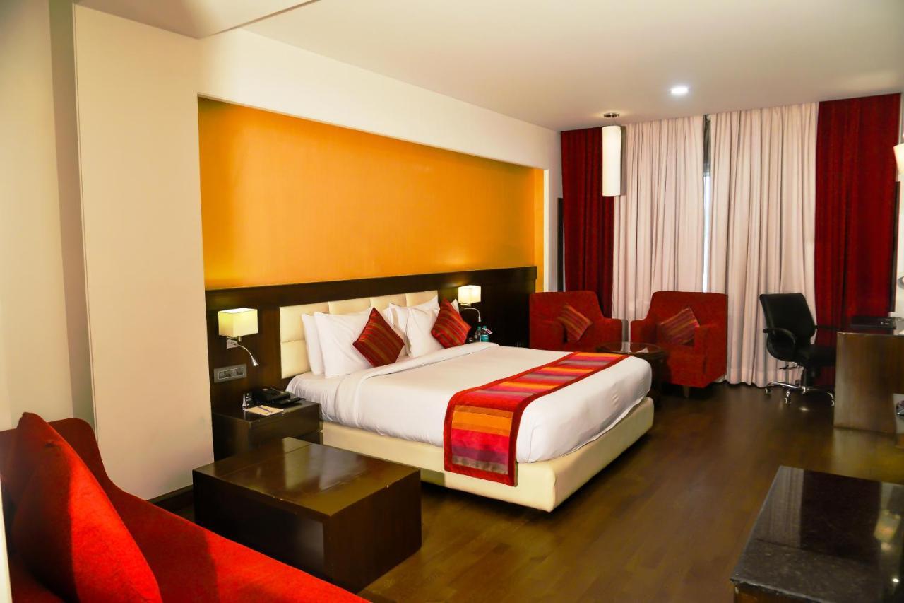 Best Western Premier Almeida Zirakpur Екстериор снимка
