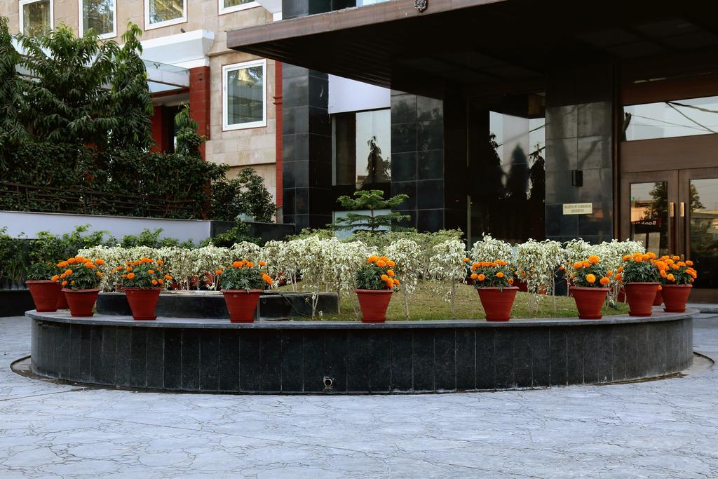 Best Western Premier Almeida Zirakpur Екстериор снимка