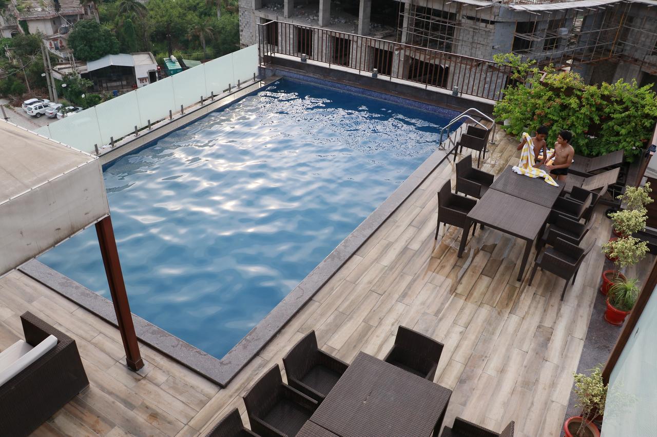 Best Western Premier Almeida Zirakpur Екстериор снимка
