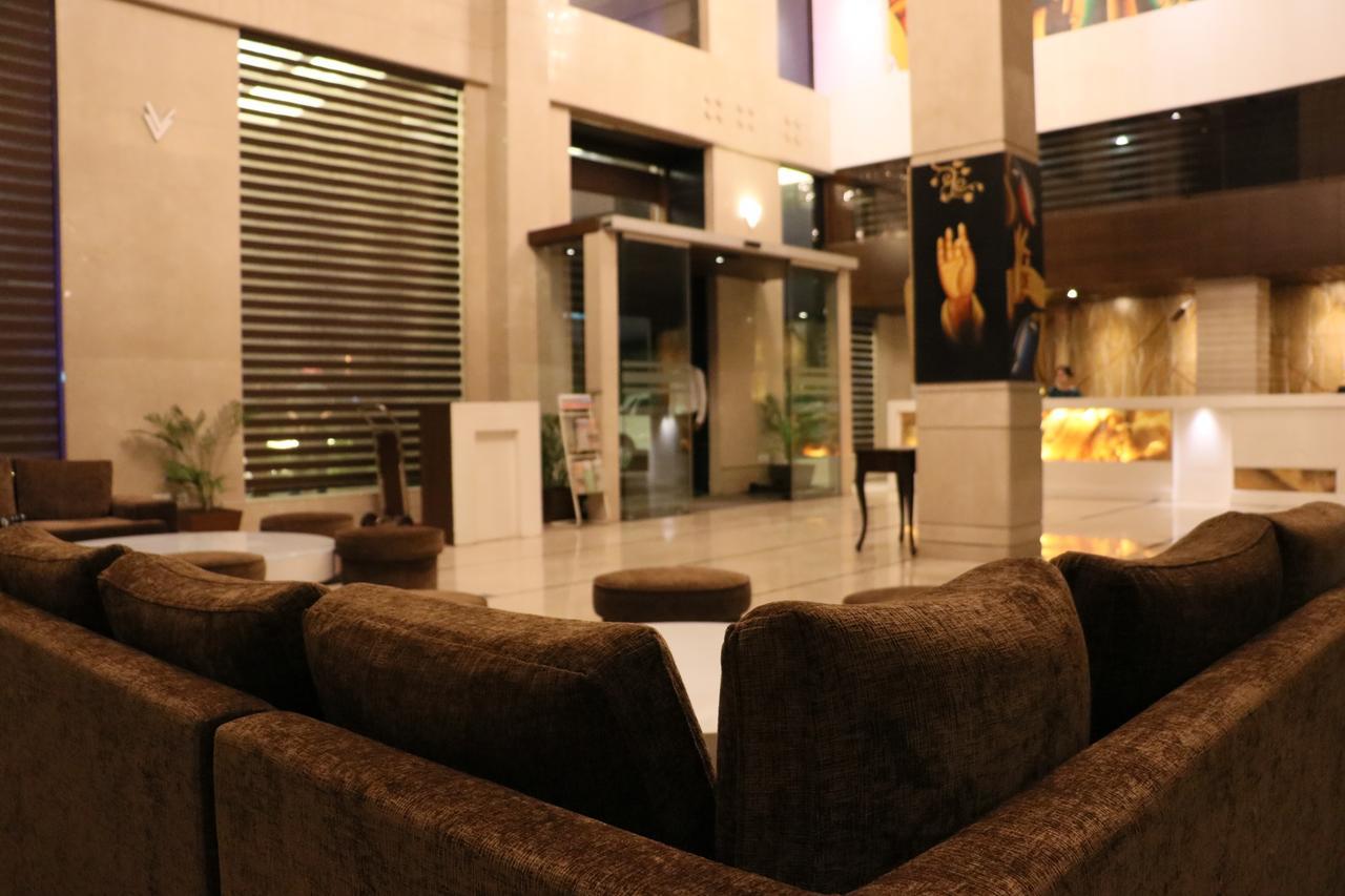 Best Western Premier Almeida Zirakpur Екстериор снимка