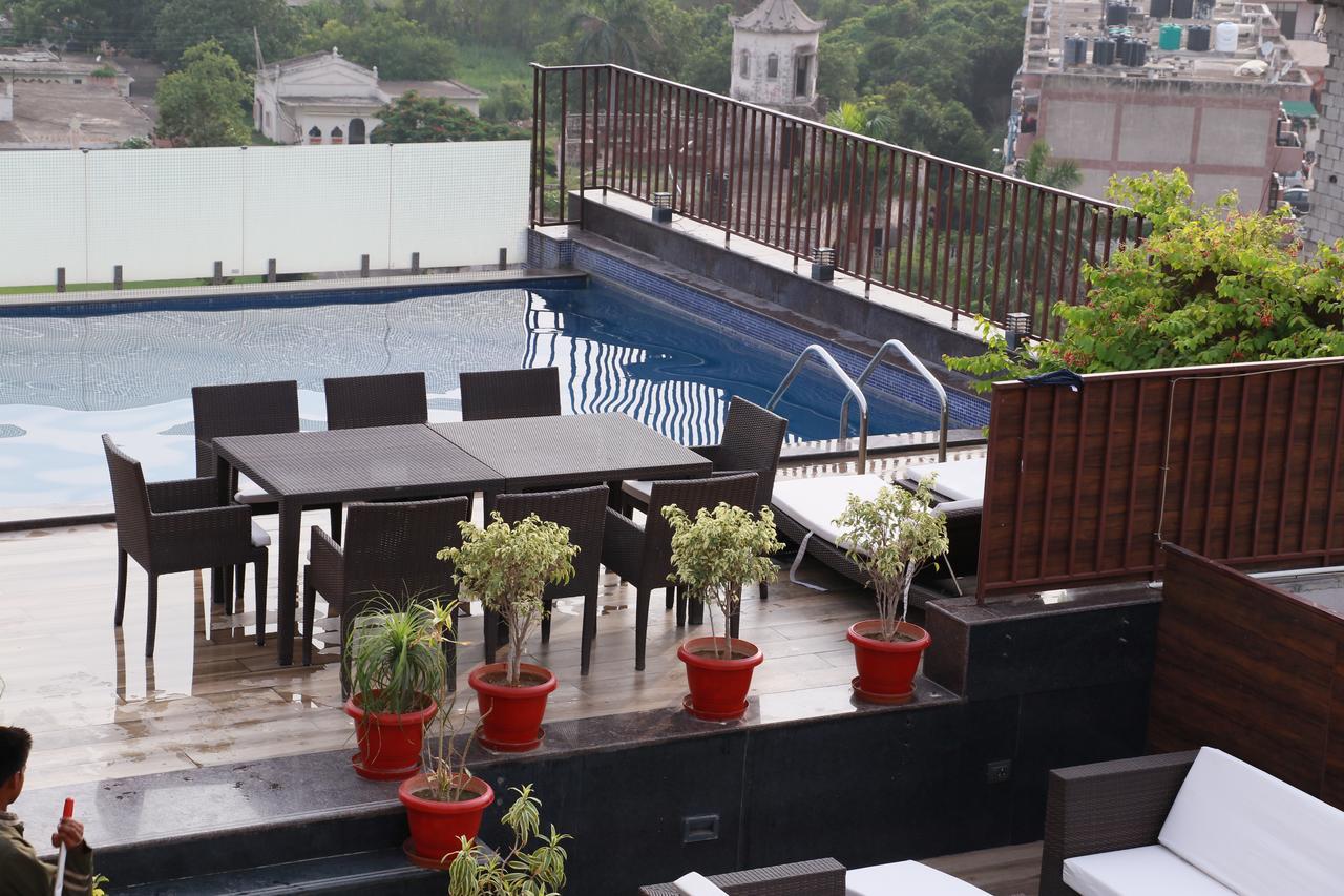 Best Western Premier Almeida Zirakpur Екстериор снимка