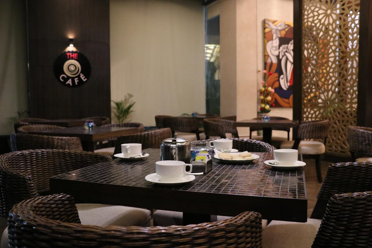 Best Western Premier Almeida Zirakpur Екстериор снимка