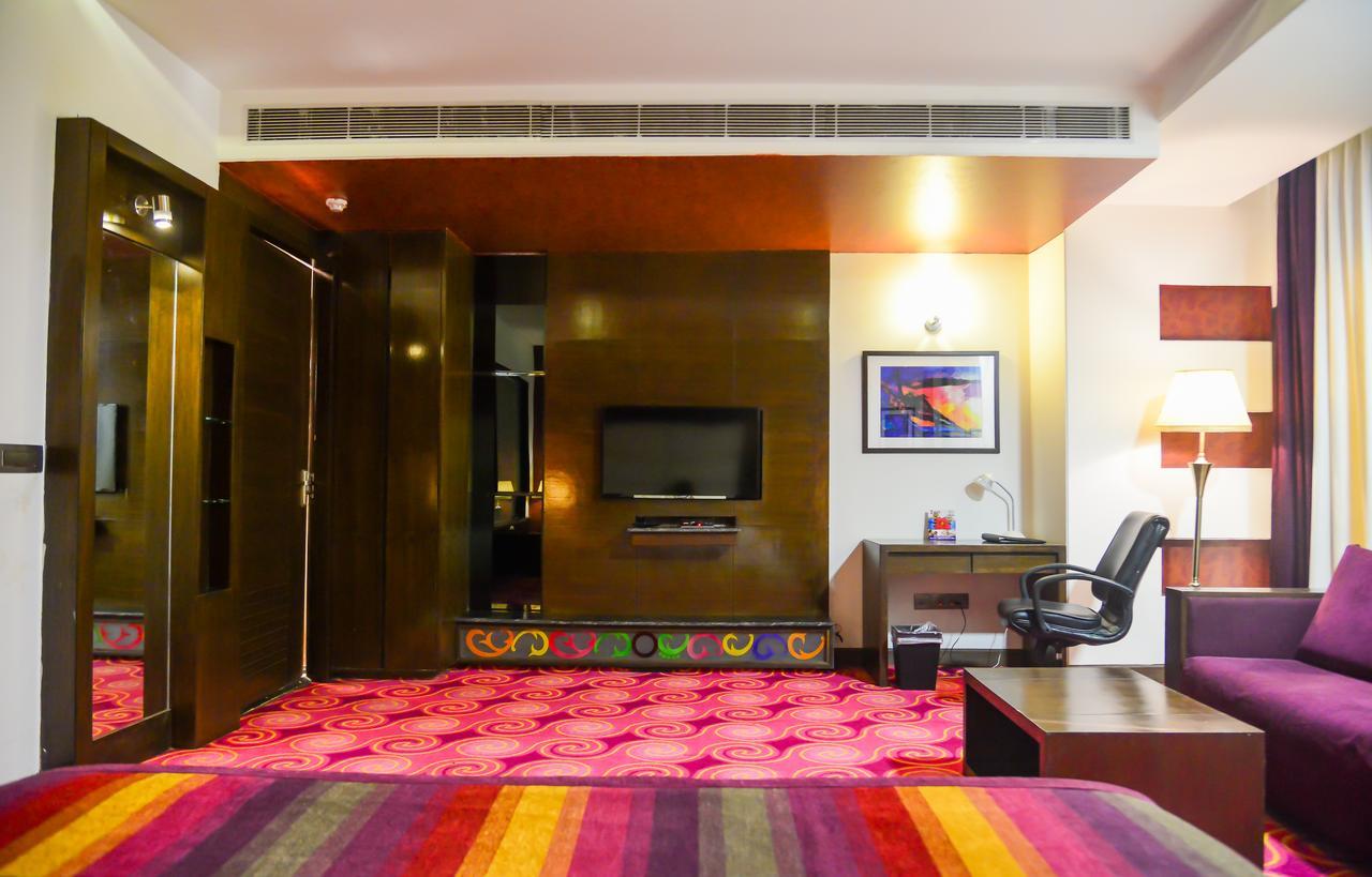 Best Western Premier Almeida Zirakpur Екстериор снимка