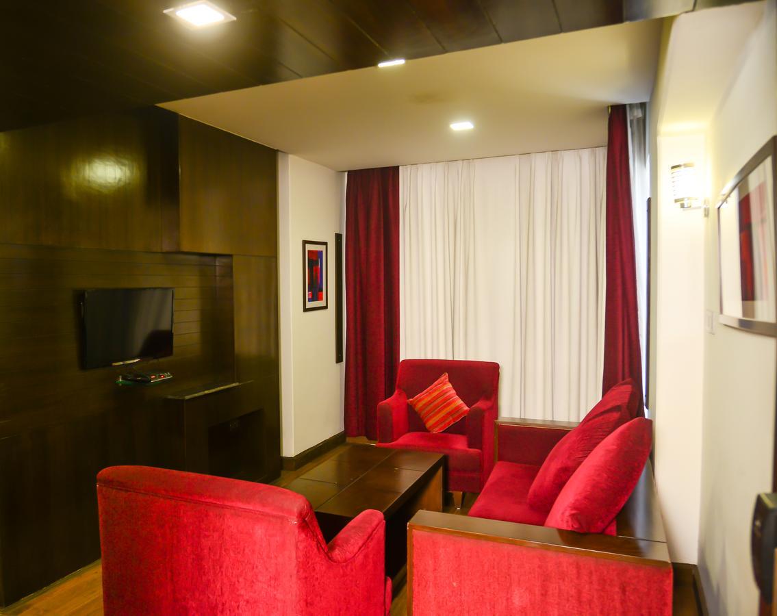 Best Western Premier Almeida Zirakpur Екстериор снимка