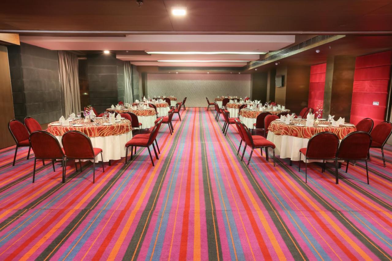 Best Western Premier Almeida Zirakpur Екстериор снимка
