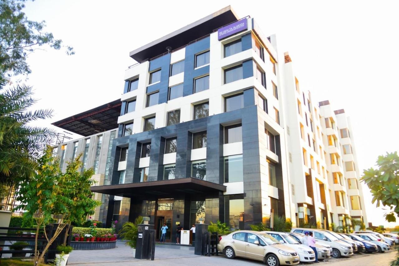 Best Western Premier Almeida Zirakpur Екстериор снимка